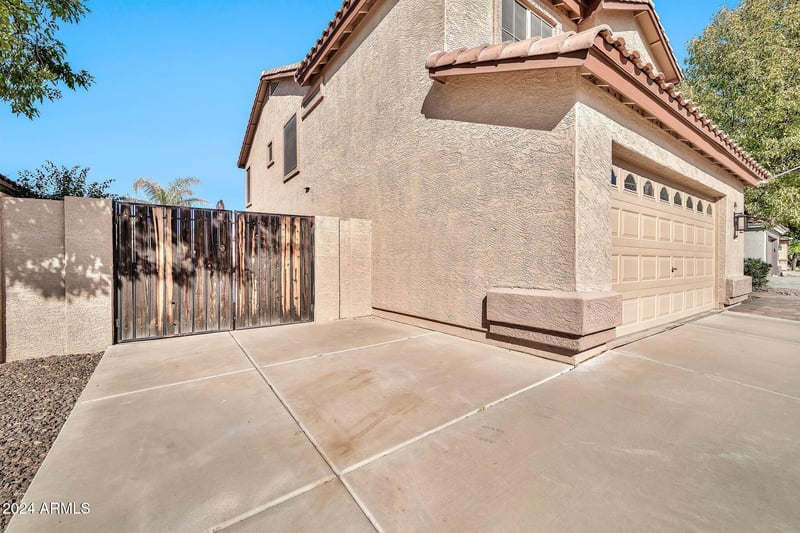6782 Firebird Dr, Glendale, AZ 85308