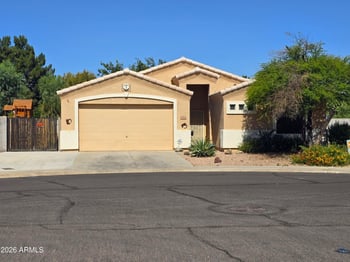 6794 79th Dr, Glendale, AZ 85303