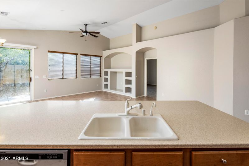 6801 S 39th Ln, Phoenix, AZ 85041