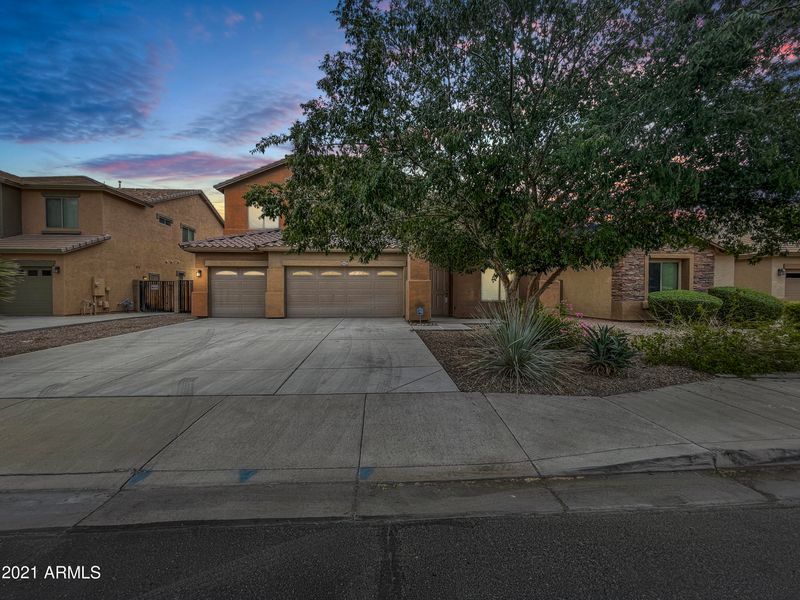6803 N 71st Dr, Glendale, AZ 85303
