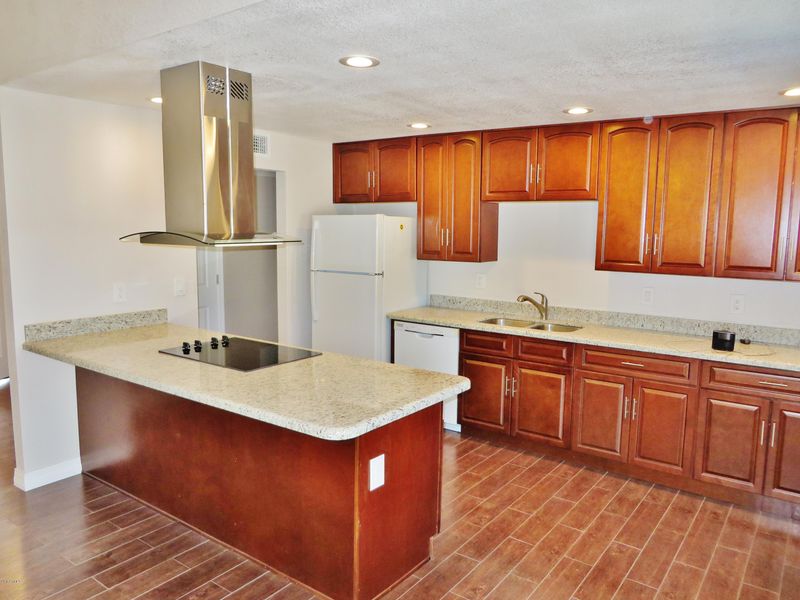 6804 W Earll Dr, Phoenix, AZ 85033
