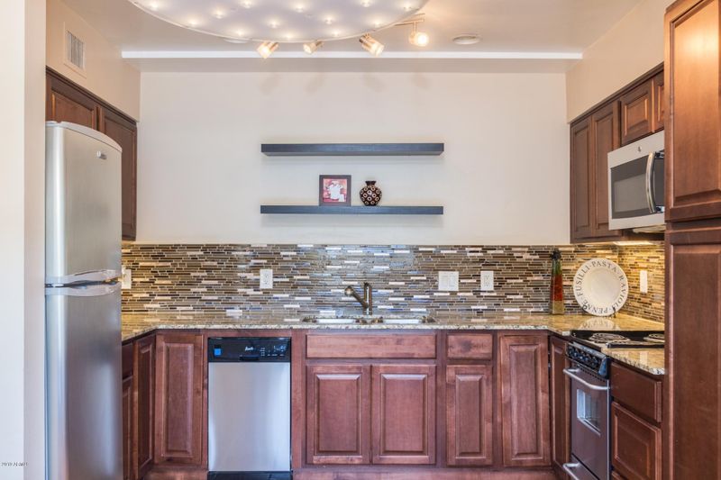 6805 E 2nd St #2, Scottsdale, AZ 85251