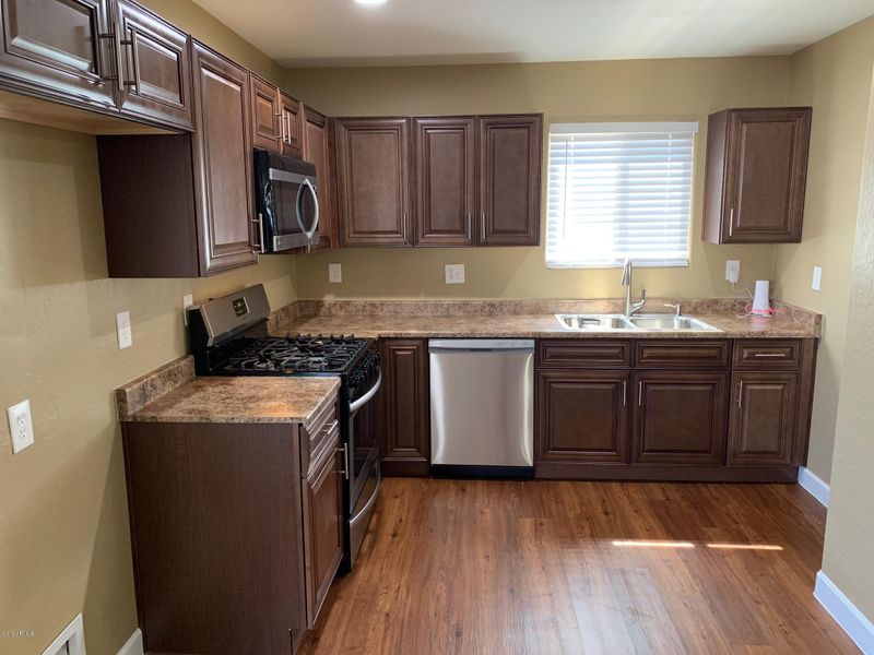 6805 N 61st Ave, Glendale, AZ 85301