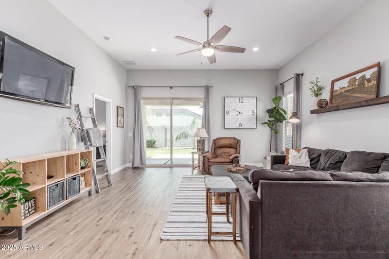 681 Belmont Red Trl, San Tan Valley, AZ 85143