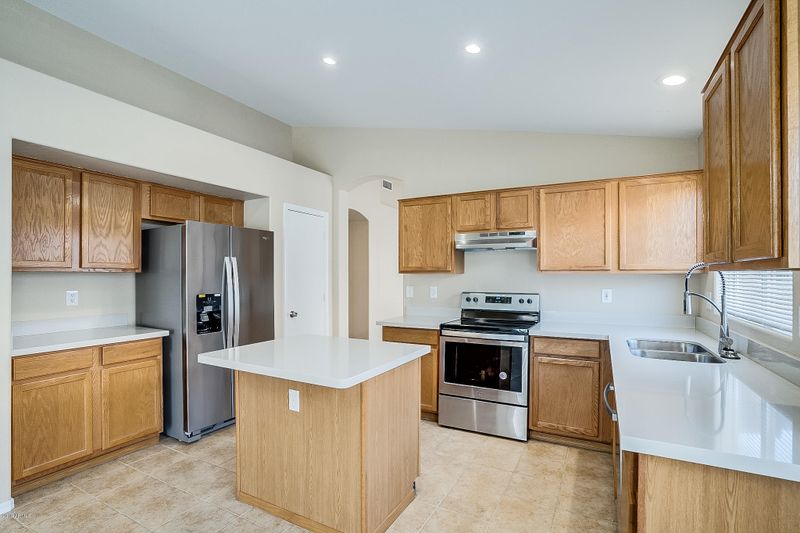 681 S Silverbrush Dr, Chandler, AZ 85226