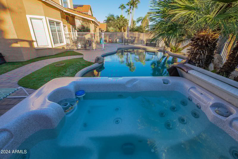 6811 Monona Dr, Glendale, AZ 85308