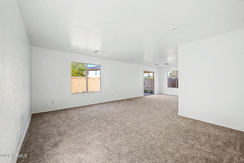 6812 N 130th Ave, Glendale, AZ 85307
