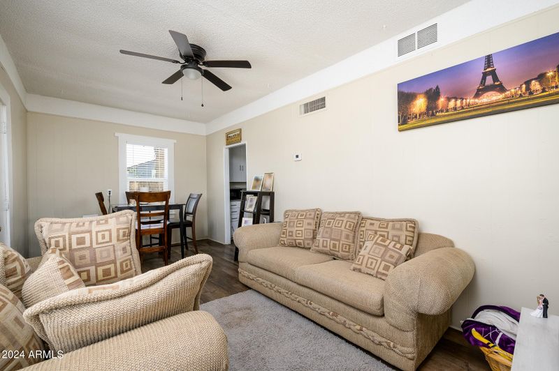 6813 N 60th Ave, Glendale, AZ 85301
