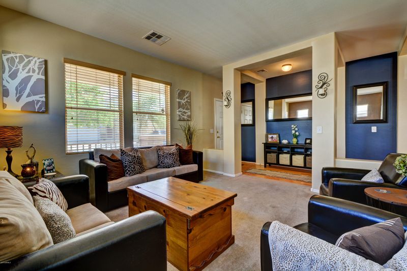 6814 S 42nd Dr, Phoenix, AZ 85041