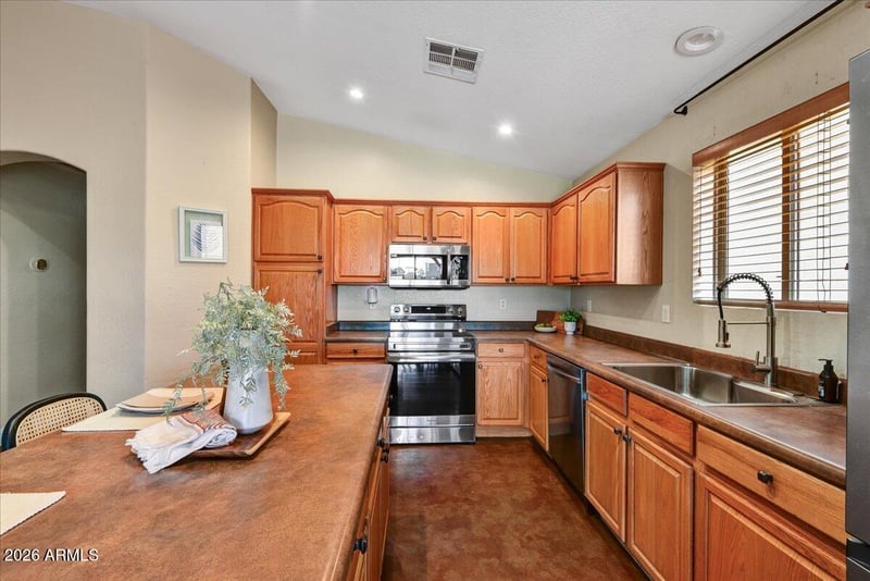 6817 W Desert Ln, Laveen, AZ 85339