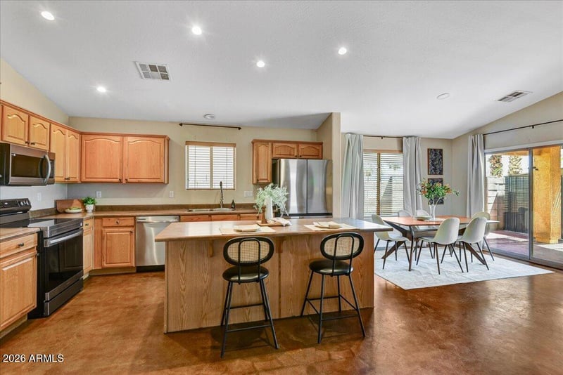 6817 W Desert Ln, Laveen, AZ 85339