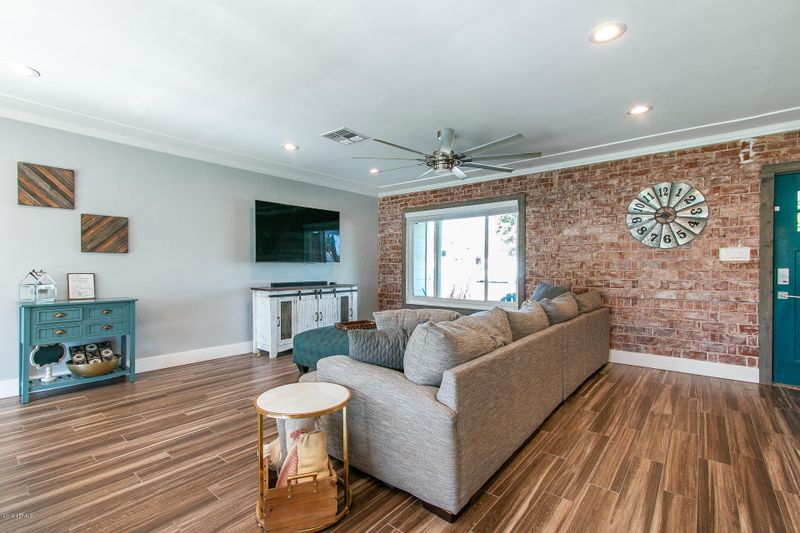 6820 N 8th Ave, Phoenix, AZ 85013