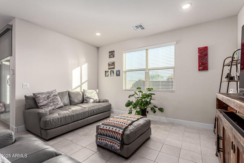 6823 Milada Dr, Laveen, AZ 85339