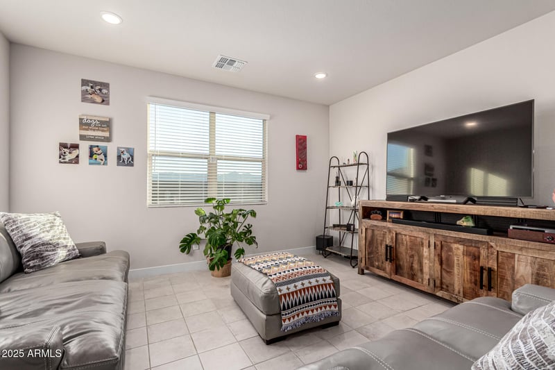 6823 Milada Dr, Laveen, AZ 85339