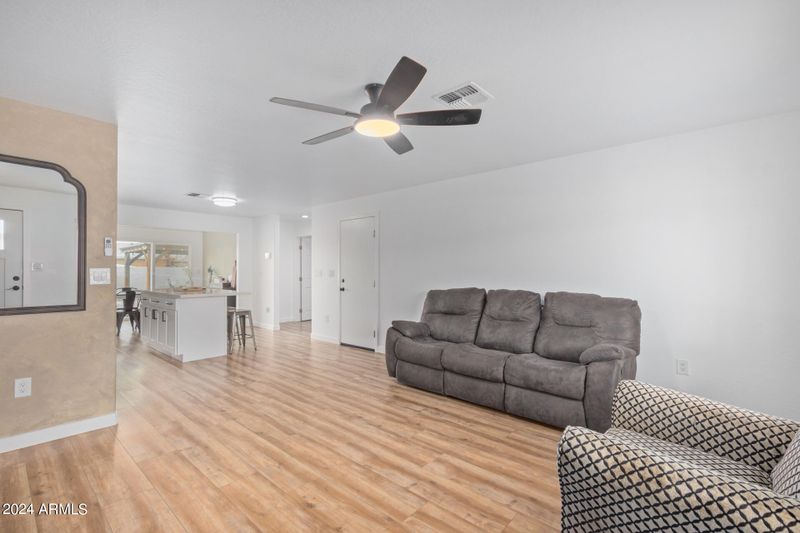 6823 W Holly St, Phoenix, AZ 85035