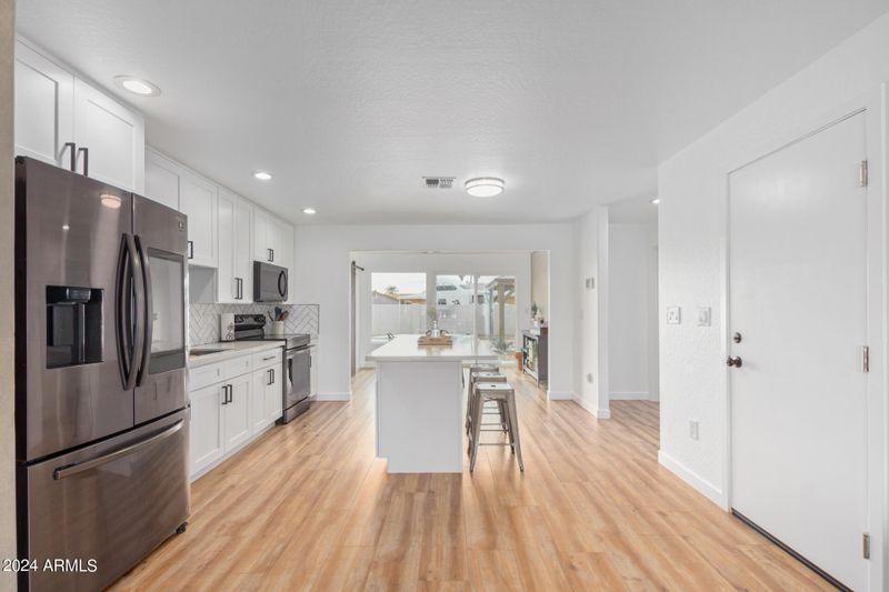 6823 W Holly St, Phoenix, AZ 85035