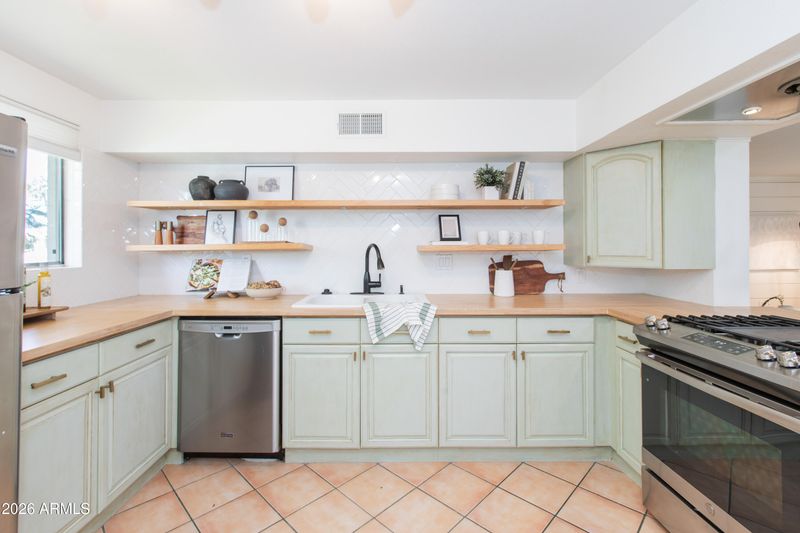 6824 E 2nd St #202, Scottsdale, AZ 85251