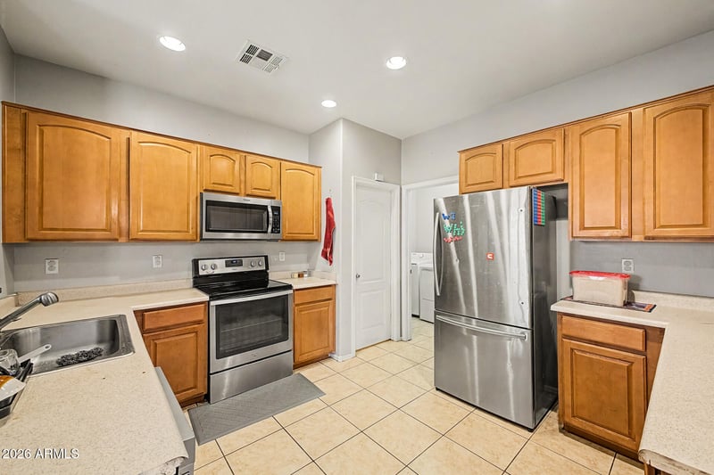 6824 68th Dr, Laveen, AZ 85339
