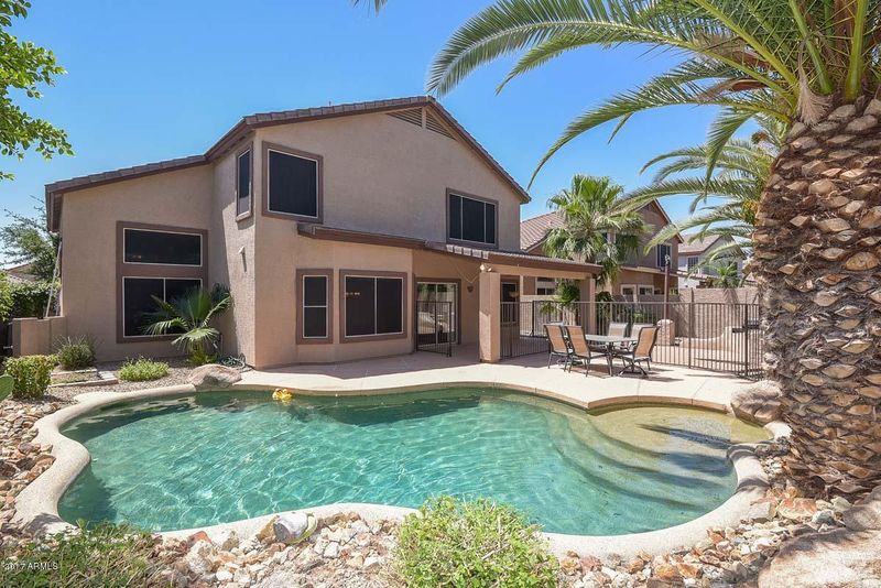 6824 W Aurora Dr, Glendale, AZ 85308