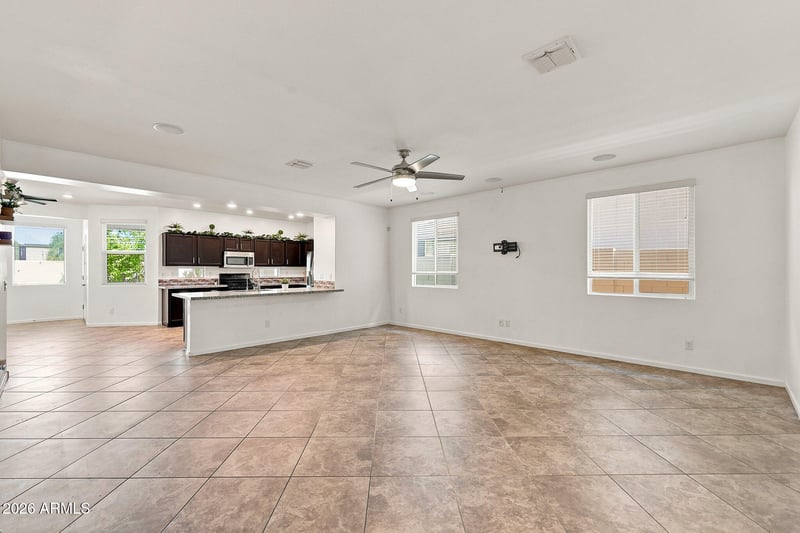 6825 N 130th Dr, Glendale, AZ 85307