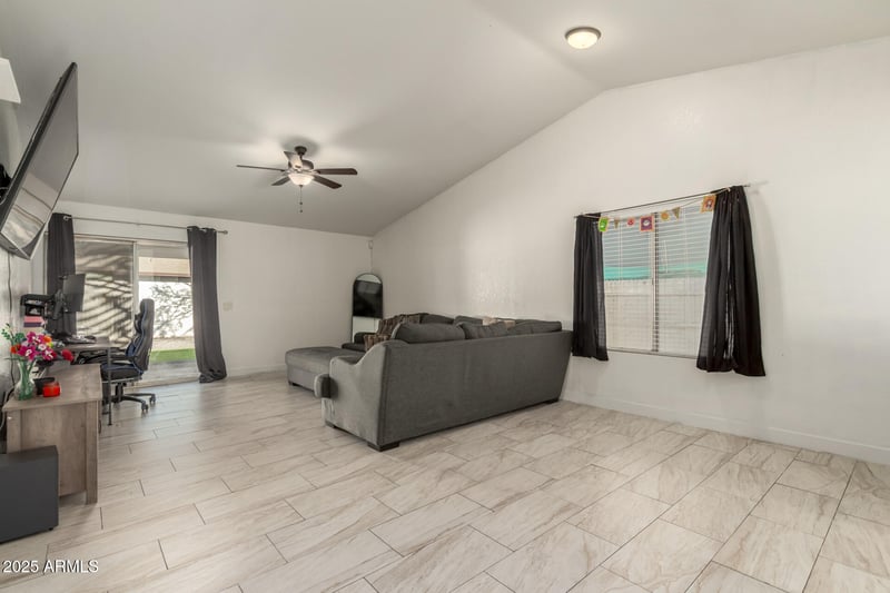 6826 Crittenden Ln, Phoenix, AZ 85033