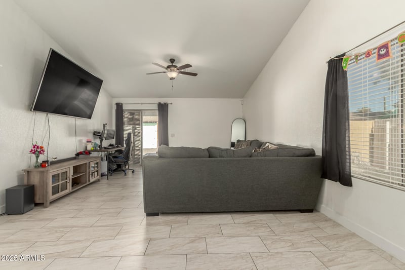 6826 Crittenden Ln, Phoenix, AZ 85033