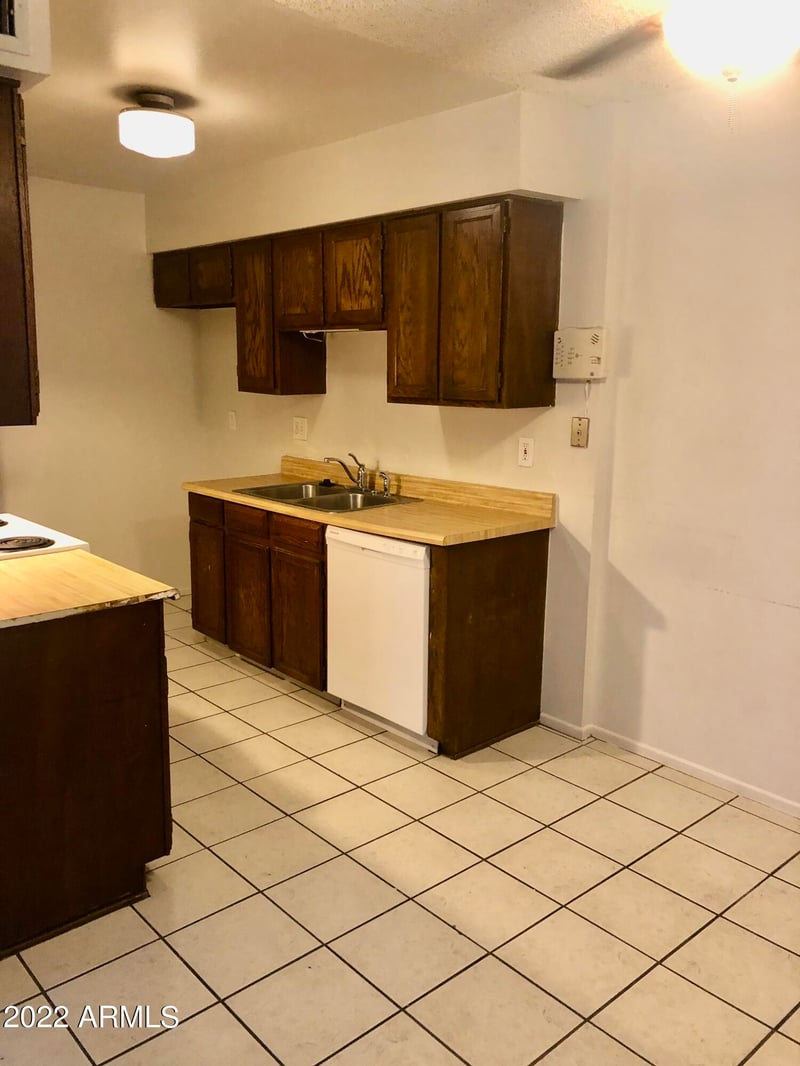 6826 W Solano Dr N, Glendale, AZ 85303