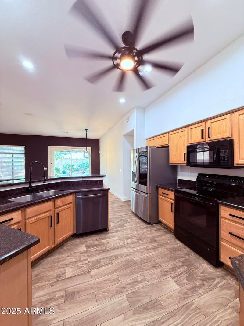 6827 39th Pl, Phoenix, AZ 85042