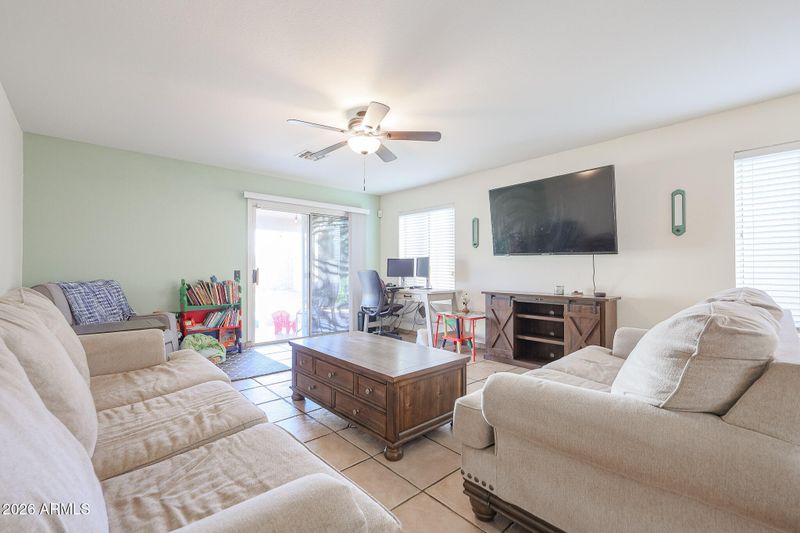6827 N 77th Dr, Glendale, AZ 85303