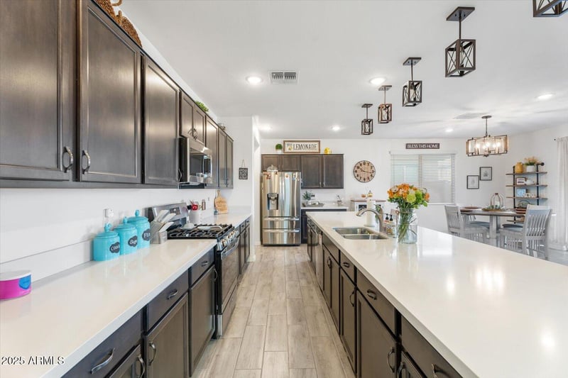 6830 88th Dr, Glendale, AZ 85305