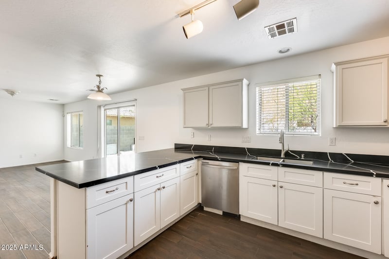 6830 Desert Ln, Laveen, AZ 85339