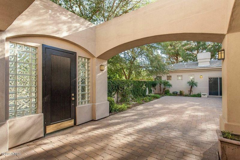 6833 N Central Ave, Phoenix, AZ 85012