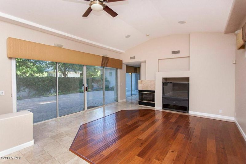 6833 N Central Ave, Phoenix, AZ 85012