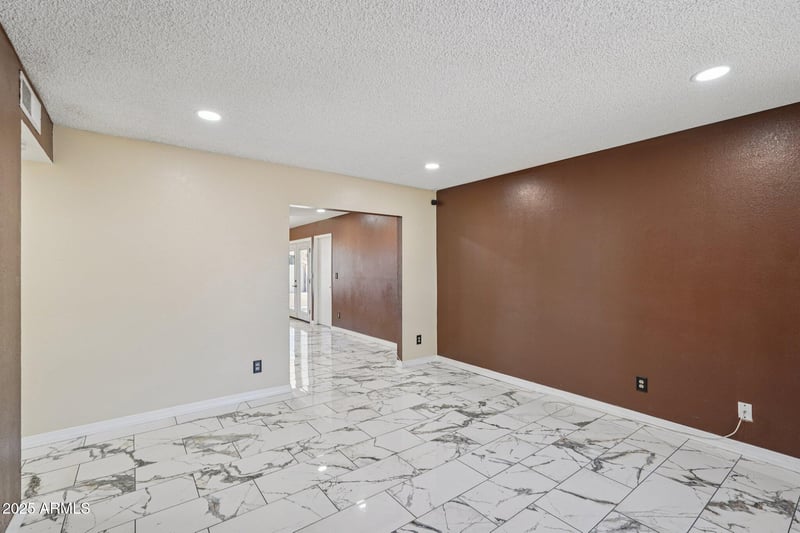 6833 Roosevelt St, Phoenix, AZ 85043