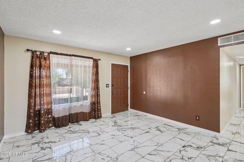 6833 Roosevelt St, Phoenix, AZ 85043