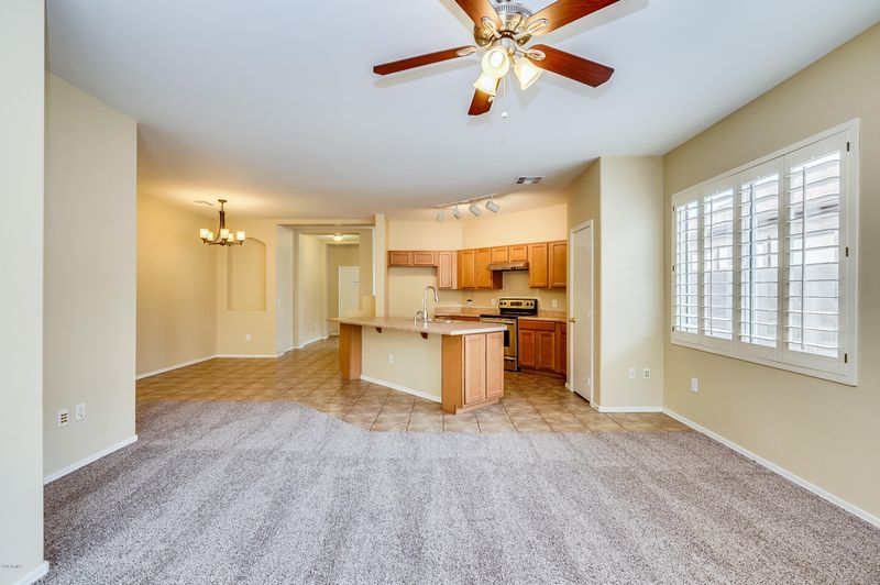 6833 S 41st Dr, Phoenix, AZ 85041