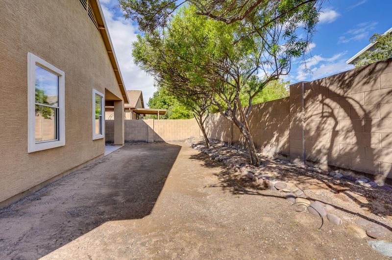6833 S 41st Dr, Phoenix, AZ 85041
