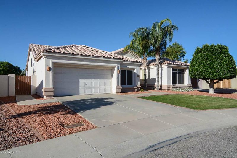 6835 W Crest Ln, Glendale, AZ 85310