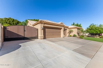 6838 Robin Ln, Glendale, AZ 85310