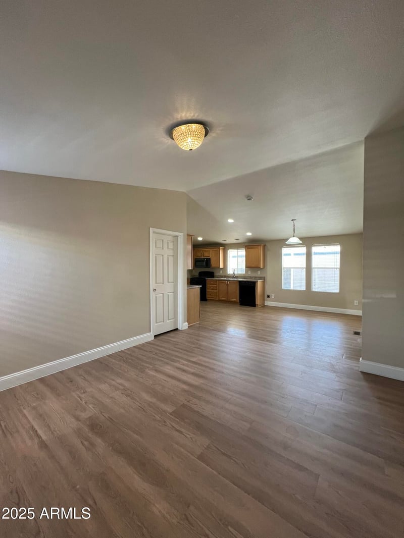 6839 W Taylor St #209, Phoenix, AZ 85043