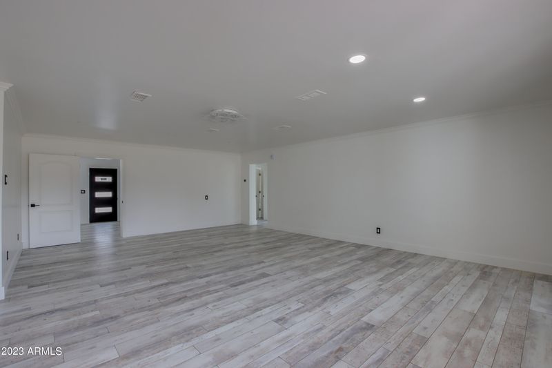 6841 N 11th St, Phoenix, AZ 85014