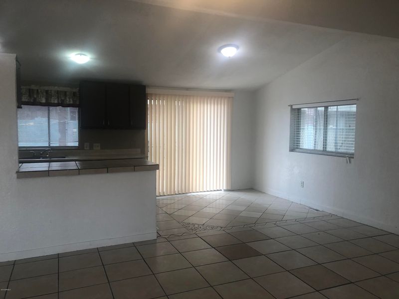 6842 W Glendale Ave, Glendale, AZ 85303