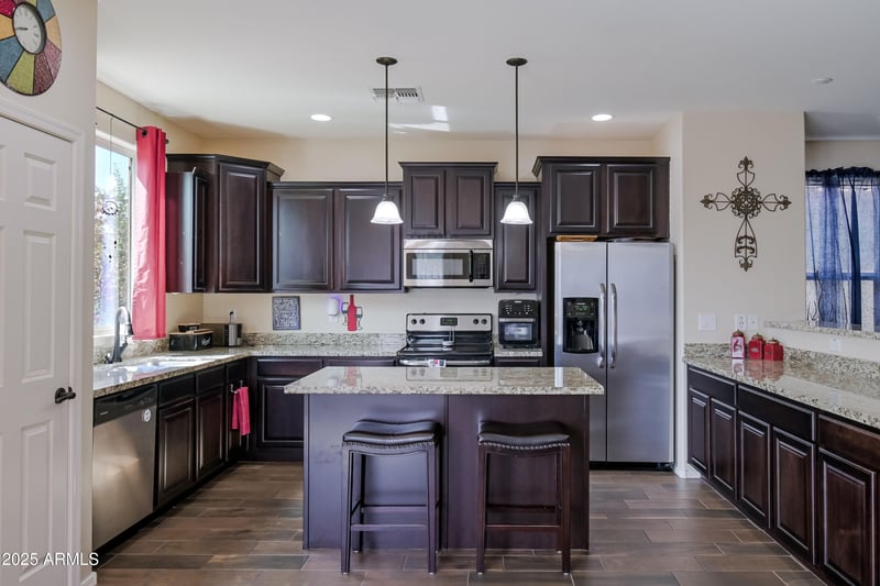 6845 Charter Oak Rd, Peoria, AZ 85381