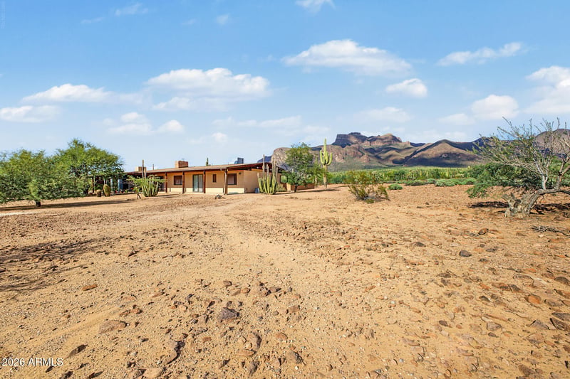 685 S Holmes Rd, Apache Junction, AZ 85119