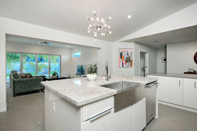 6851 E Paradise Pw, Scottsdale, AZ 85251