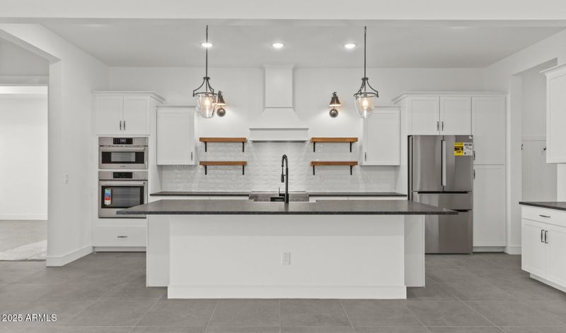 686 E Greenback Dr, San Tan Valley, AZ 85140