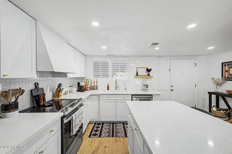 6869 E Flossmoor Ave, Mesa, AZ 85208
