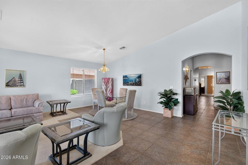 687 E Palomino Way, San Tan Valley, AZ 85143