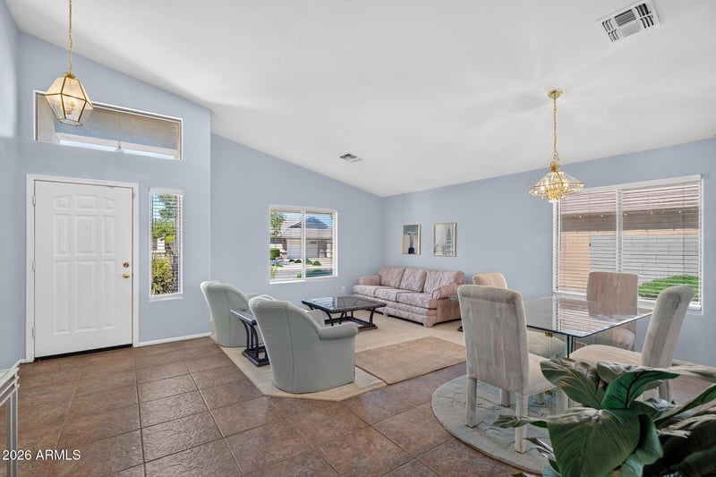687 E Palomino Way, San Tan Valley, AZ 85143