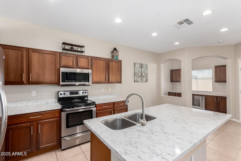 688 Green Tree Dr, San Tan Valley, AZ 85143